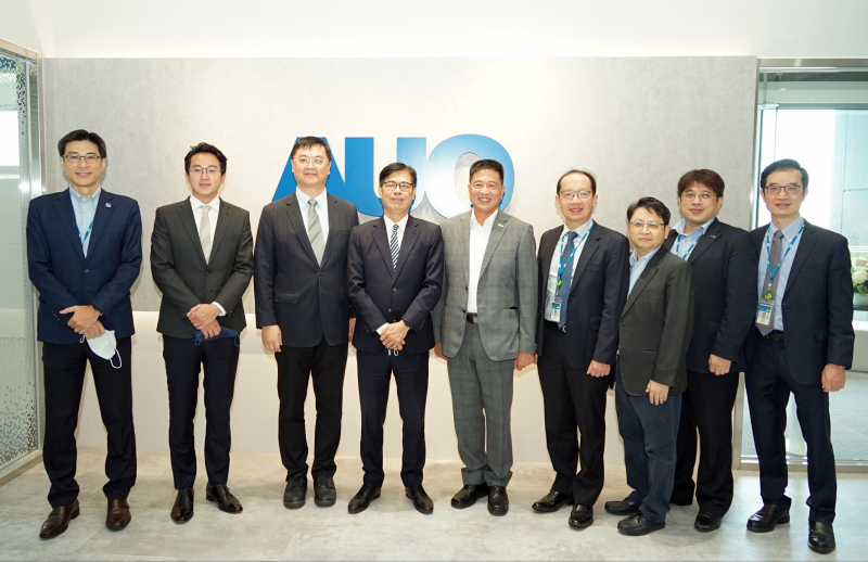 PA真人光電前進亞灣成立「AUO解決方案研發中心」，作為多元場域解決方案研發及試驗場域（圖中左為高雄市長陳其邁、圖中右為PA真人光電董事長彭双浪）